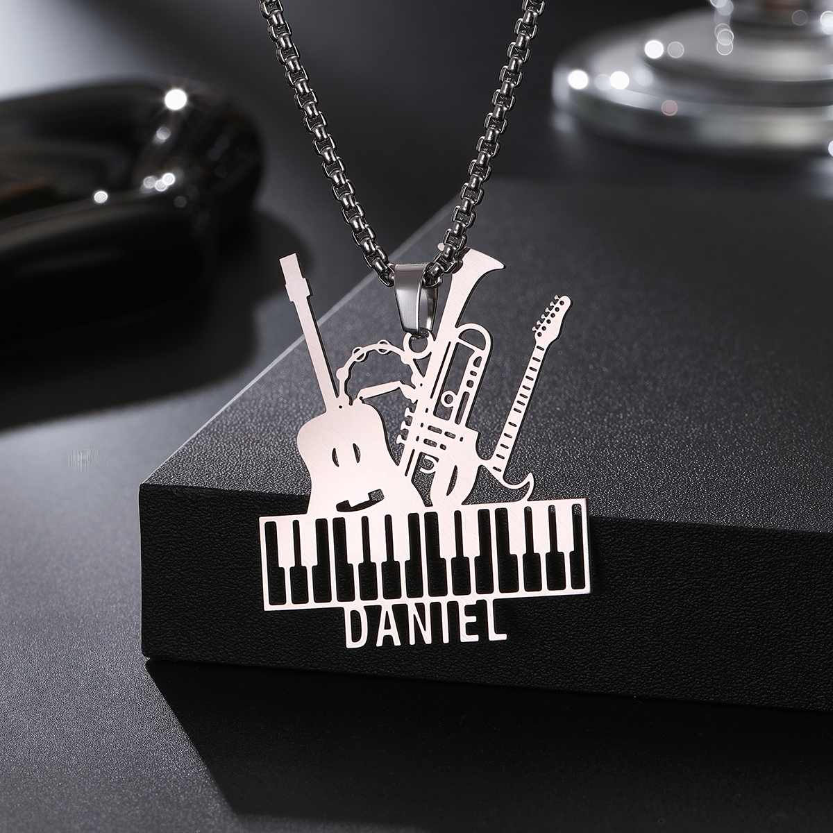 Custom Name Necklaces For Wome - Musical Instrument With Name recensione e prezzo
